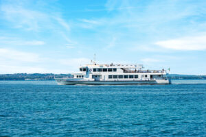 A Helpful Guide: How To Choose The Best Ferry Operator?